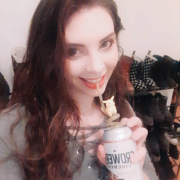 Meet your Posher, Katherine - Picture 1 of 1